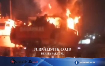 KN SAR Ramawijaya Milik Kantor SAR Mentawai Terbakar di Muara Baru, Jakarta Utara saat Perbaikan