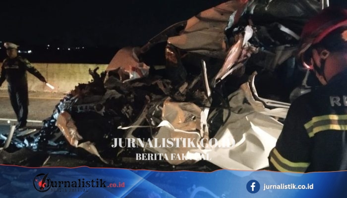 Rencana Liburan Keluarga dari Sulawesi Selatan Berakhir Tragis: Hiace Tabrak Truk di Tol Pandaan–Malang, 3 Tewas