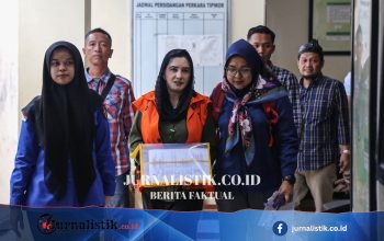 Terlihat Tertatih Saat Sidang Perdana, Fadia Arafiq Tak Ajukan Pembantaran Penahanan untuk Berobat