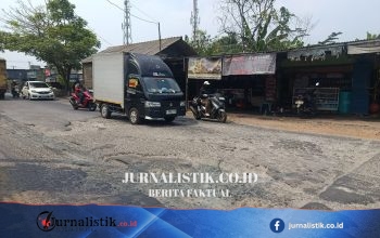 Warga Bekasi Keluhkan Kondisi Jalan MT Haryono Rusak Parah, Banyak Korban Kecelakaan