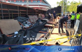 Tribun penonton Kejurnas Drift di Purwokerto ambruk, sejumlah penonton dibawa ke rumah sakit