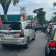 Gangguan Jalur Distribusi, Tambahan Stok BBM Belum Meredam Antrean Panjang di SPBU Sumbar