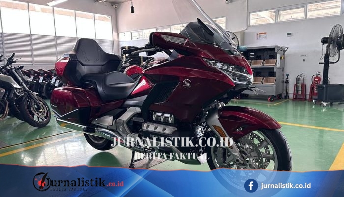 Honda Gold Wing 393 kg: Walking Speed untuk Parkir Lebih Aman
