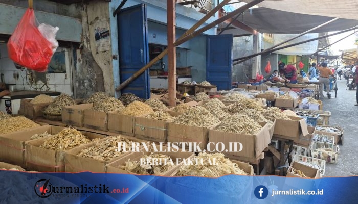 Belanja Semobil Dulu, Kantong Saja Kini: Kejayaan Pasar Ikan Asin Kalibaru Meredup
