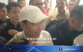 Jokowi Tiba di Kupang, Warga dan Simpatisan PSI Menyambut Antusias