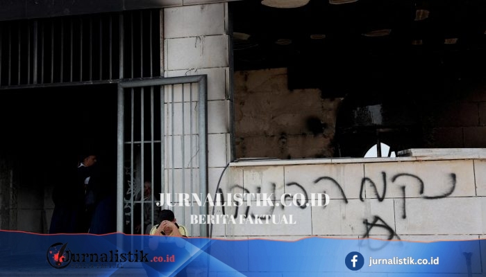 Pemukim Israel Membakar Masjid, Mobil, dan Lahan Pertanian di Tepi Barat, Menurut Warga Palestina