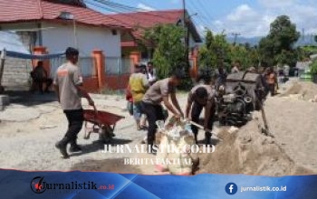 Hari ke-1 Gotong Royong Bangun Harapan: Brimob Gorontalo bersama Warga Perbaiki Dua Titik Jalan Rusak di Desa Isimu Raya