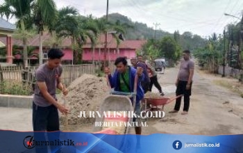 Hari ke-9 Gotong Royong, Brimob Gorontalo dan Warga Lanjut Perbaiki Jalan Tanpa Lobang di Desa Isimu Raya