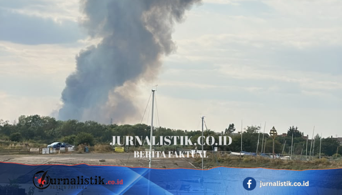 Pemadam kebakaran Essex menangani kebakaran besar di unit industri Hanningfield