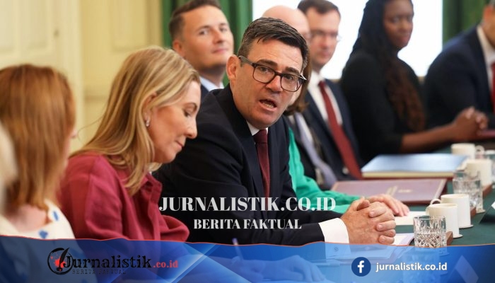 Andy Burnham Dorong Kabinet Tangani Biaya Hidup di Rapat Perdana
