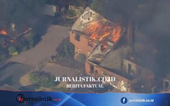 Video: Rumah-rumah di Stourbridge Dilalap Api