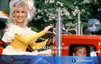 Biopic Dolly Parton, brand kopi, dan camilan anjing: deretan bisnis yang disiapkan sang bintang