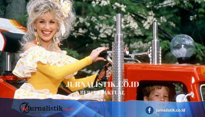 Biopic Dolly Parton, brand kopi, dan camilan anjing: deretan bisnis yang disiapkan sang bintang