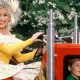Biopic Dolly Parton, brand kopi, dan camilan anjing: deretan bisnis yang disiapkan sang bintang