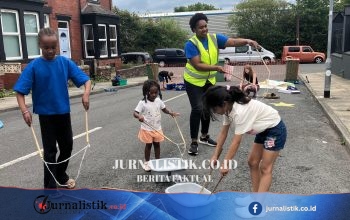 Leeds Tutup Jalan Hunian Sementara, Anak Bisa Bermain dengan Aman