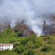 Kebakaran di Gunung Llanwonno diduga sengaja dinyalakan saat tim memerangi api