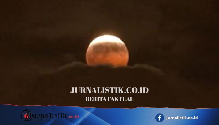 Pengamat Langit di Berbagai Negara Menyaksikan Gerhana Bulan “Blood Moon” Nyaris Total