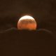 Pengamat Langit di Berbagai Negara Menyaksikan Gerhana Bulan “Blood Moon” Nyaris Total