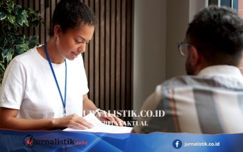 Lowongan kerja lulusan turun hampir 50% dalam setahun, kata survei
