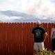 Kebakaran hutan Hawk Fire: 90.000 warga diperintahkan mengungsi saat api mendekati Reno, Nevada
