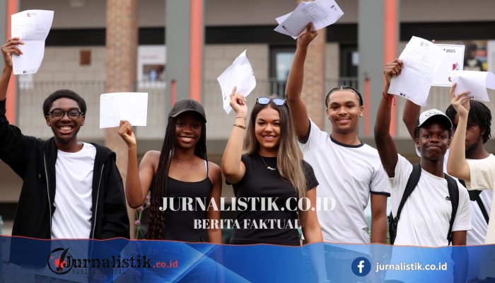 Kegembiraan dan rasa gugup menyelimuti siswa saat hasil A-level, BTEC, dan T-level diumumkan