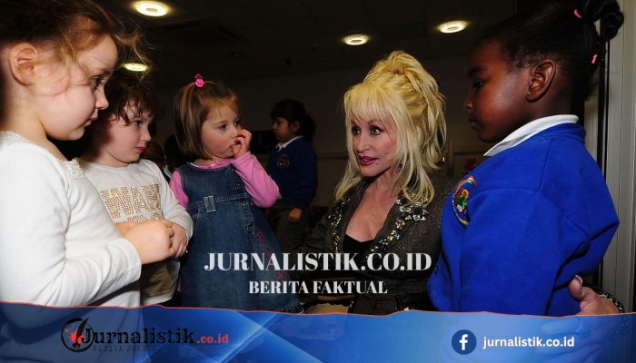 Kisah Dolly Parton dalam membantu dunia: dari buku anak hingga dukungan untuk vaksin Covid-19