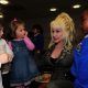 Kisah Dolly Parton dalam membantu dunia: dari buku anak hingga dukungan untuk vaksin Covid-19