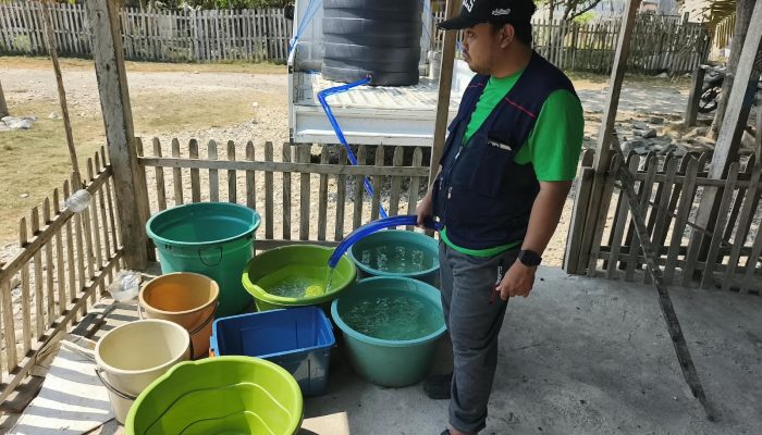 YR Tim Salurkan Bantuan Air Bersih untuk Warga Dusun Transmigrasi Desa Mootilango di Pohuwato