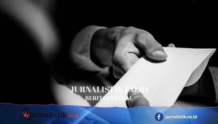 MT Kembalikan Rp 60 Juta ke Kejati Maluku Terkait Dugaan Korupsi Jalan Danar-Tetoat