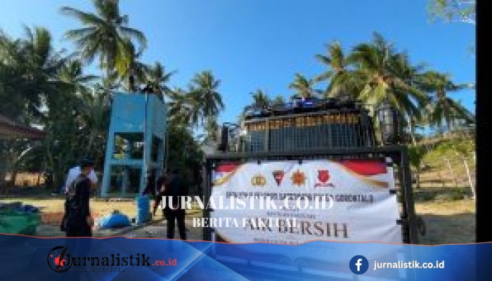 Brimob Polda Gorontalo Salurkan 10.000 Liter Air Bersih untuk 64 KK Desa Huidu saat Krisis Air