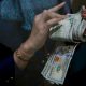 Tekanan pada Dollar AS Menguat, Ekspektasi The Fed Turun