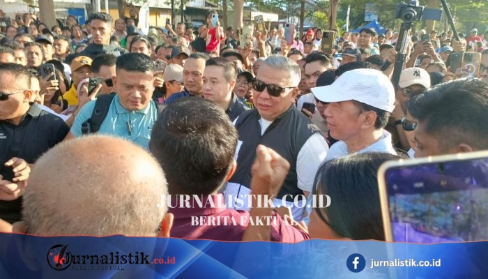Jokowi Hadir di CFD Kupang, Warga Rela Panjat Pohon demi Menyaksikan di Jalan El Tari