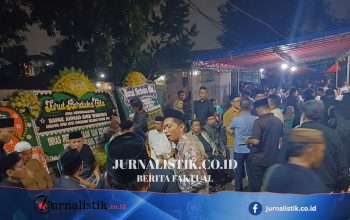 Rumah Duka DPRD Tangsel Ahmad Andi Wibowo Dipadati Pelayat, Deretan Karangan Bunga Berjejer