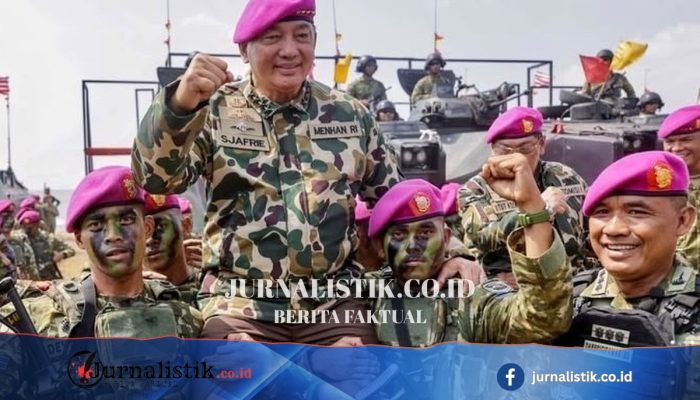 Sjafrie Sjamsoeddin Dianugerahi Brevet Kehormatan Korps Marinir usai Meninjau Latihan Terintegrasi TNI 2026