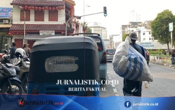Saat Sopir Angkot di Tanah Abang Diminta “Uang Keamanan”, Mereka Pilih “Daripada Ribut, Yang Penting Bisa Narik”