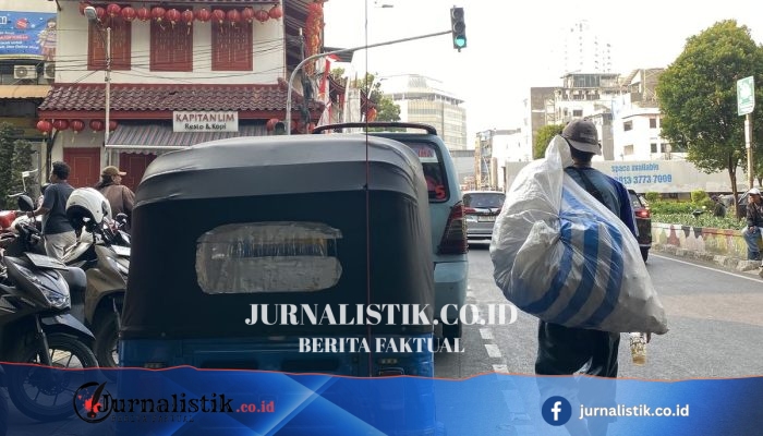 Saat Sopir Angkot di Tanah Abang Diminta “Uang Keamanan”, Mereka Pilih “Daripada Ribut, Yang Penting Bisa Narik”