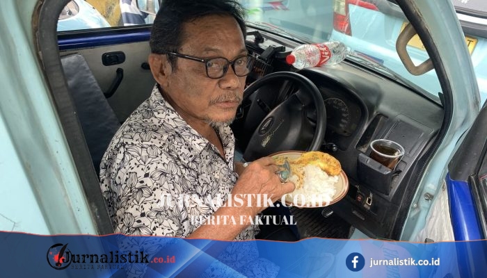 Zulkifli Mengemudi Angkot Lebih dari 40 Tahun di Jakarta: Bukan Impian, Demi Bertahan Hidup