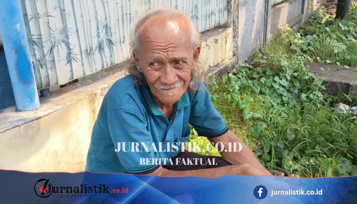 Garam Kasar Sepi Pembeli, Botol Bekas Jadi Penyangga Hidup Budi