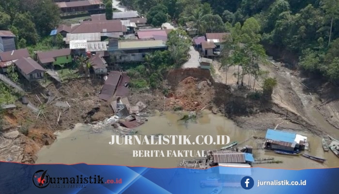Longsor Kutai Barat: Rumah Amblas ke Sungai Mahakam, 31 Kendaraan Tertimbun