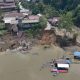 Longsor Kutai Barat: Rumah Amblas ke Sungai Mahakam, 31 Kendaraan Tertimbun