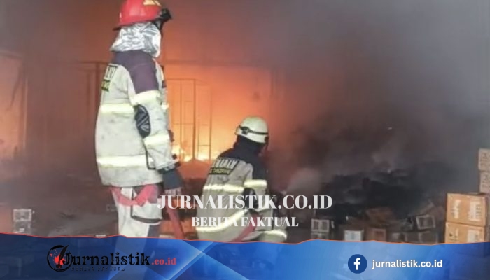 Kebakaran di Sentra Kosambi Tangerang: 3 Gudang Hangus, 2 Masih Menyala