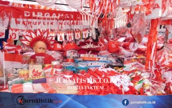 Pernak-pernik Agustusan di Pasar Jatinegara: Mulai Rp2.000, Bendera dan Backdrop Paling Dicari