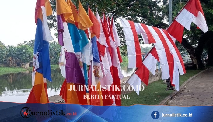 “Sepi Banget, Barang Masih Banyak”: Pedagang Bendera di Tangerang Menunggu Pembeli