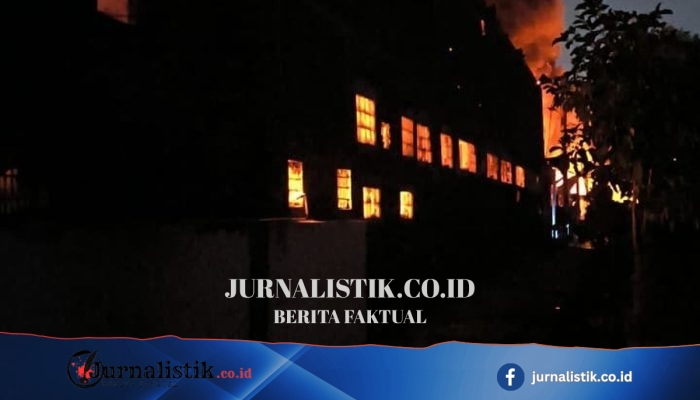 Kebakaran Pabrik Bingkai di Duren Sawit Jakarta Timur, Petugas Lanjut Pendinginan