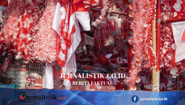 Euforia Musim Kemerdekaan di Pasar Jatinegara: Perajin Asal Cirebon Memburu Rezeki Menjelang 17 Agustus