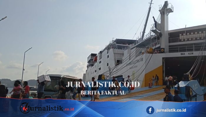 Gempa M 7,7 Bikin Ruang Tunggu Pelabuhan Maumere Ambruk, Alesandra Lolos dengan Tas Menudungi Kepala