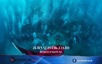 Bendera Merah Putih Berkibar di Dasar Laut Pulau Biak, Momen Mengingat Sejarah Penting Indonesia