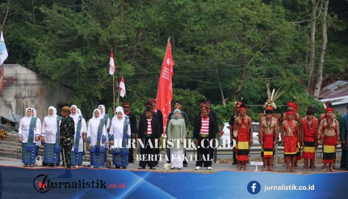 Harmoni Adat di PLBN Entikong: Busana Dayak, Madura, hingga Reog Rayakan HUT ke-81 RI