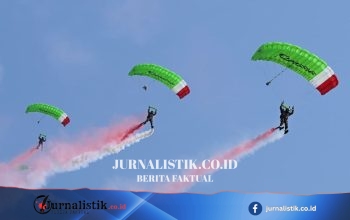 Terjun Payung 17 Kopassus dan Aksi Alutsista Udara Hiasi Perayaan HUT ke-81 RI di Istana Kepresidenan Jakarta