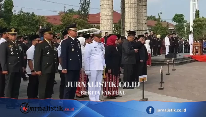 Lucky Hakim: Upacara HUT RI di Indramayu Tanpa Tenda Pejabat, “Biar Sama-sama Merasakan Matahari”